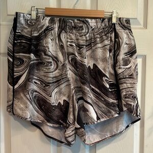 Xersion Black and Gray Athletic Shorts with Dynamic Swirl Pattern